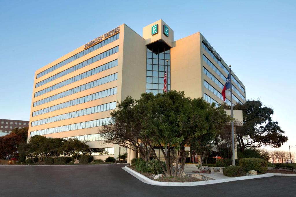 Embassy Suites San Antonio International Airport Hotel photo