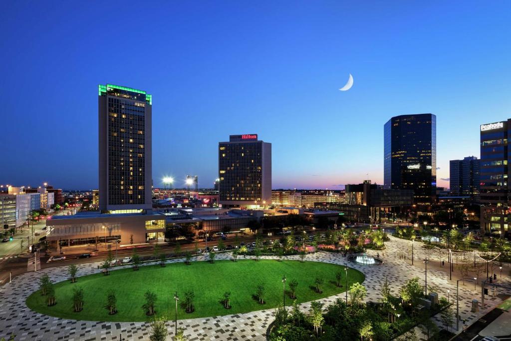 Hilton St. Louis at the Ballpark Hotel