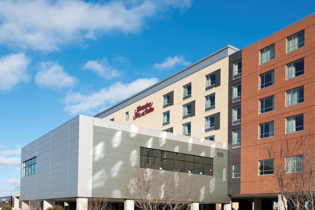 Hampton Inn and Suites Grand Rapids Downtown photo