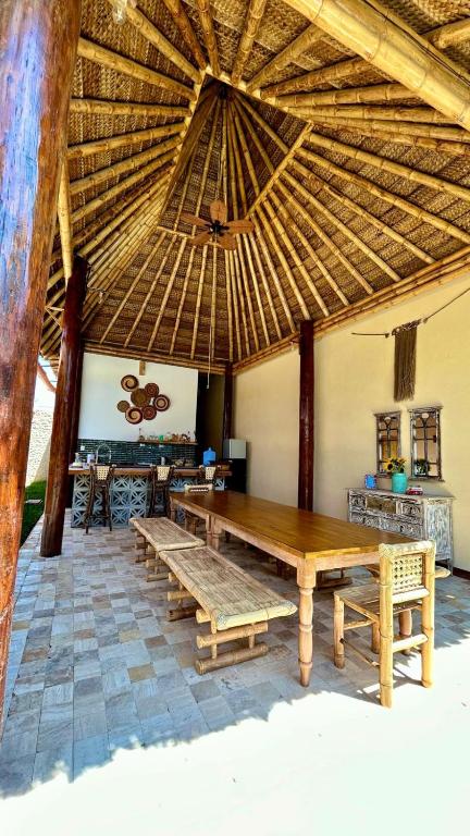 IGUANA HOUSE - 1