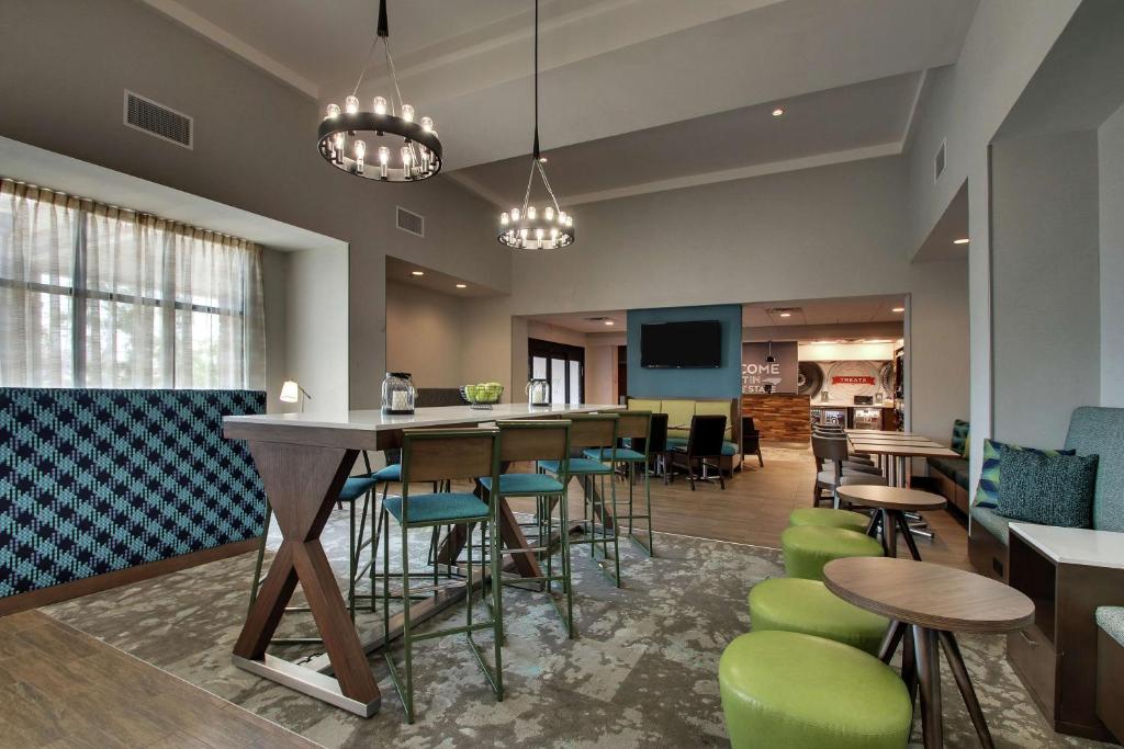 Hampton Inn & Suites Southport