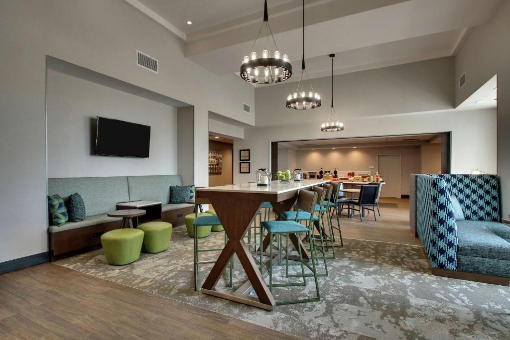 Hampton Inn & Suites Southport