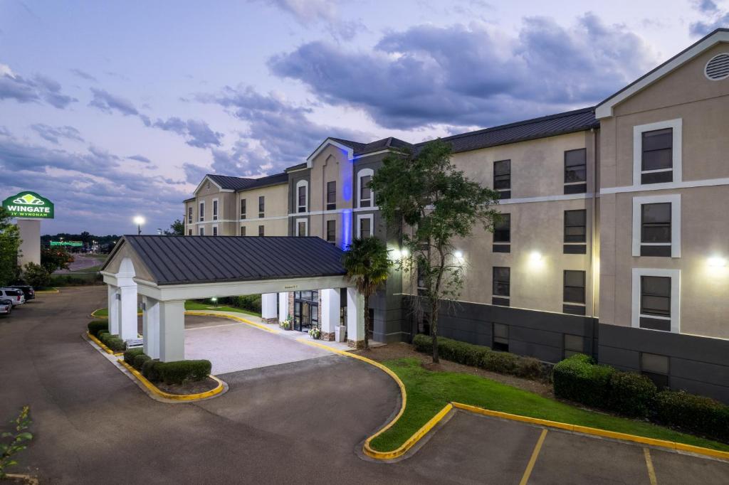 Wingate by Wyndham Ridgeland photo