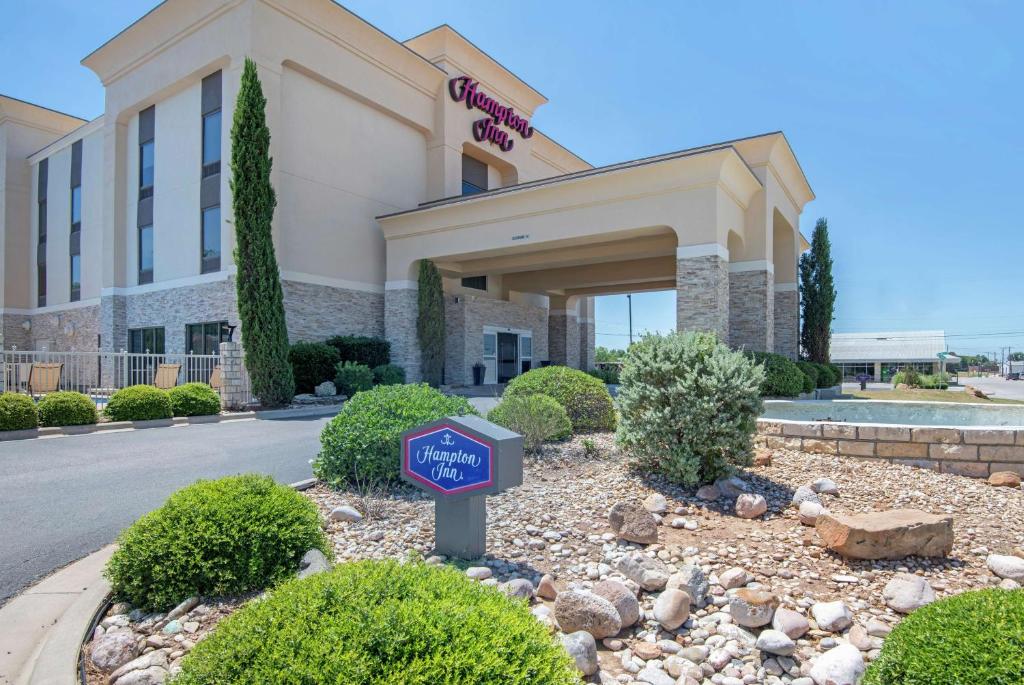 Hampton Inn Brownwood photo