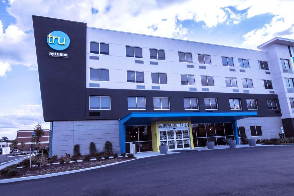 Tru by Hilton Norfolk Airport photo