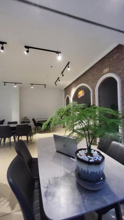 White House Hotel & Apartment