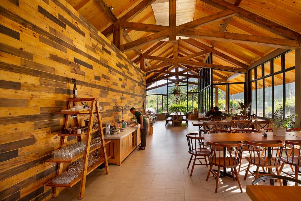 Lat Valley Retreat Village