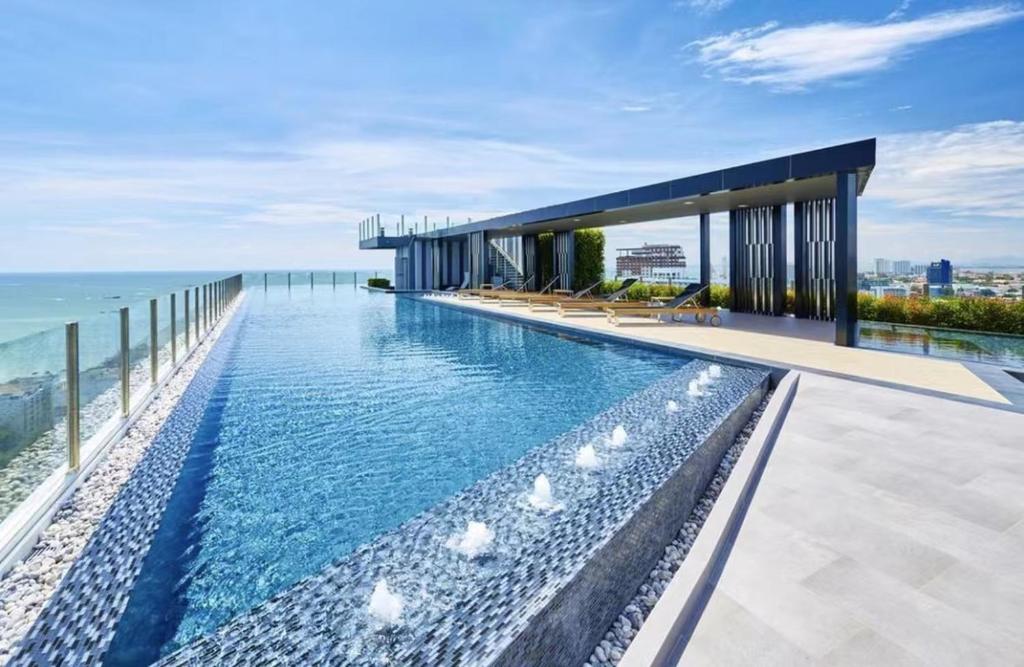 the base 网红公寓 市中心核心区顶层无边泳池俯瞰整个芭堤雅海湾, Pattaya Central