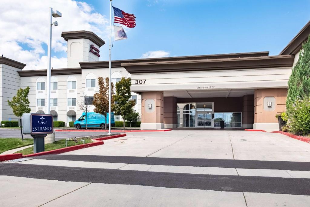 Hampton Inn & Suites Salt Lake City Airport Hotel photo