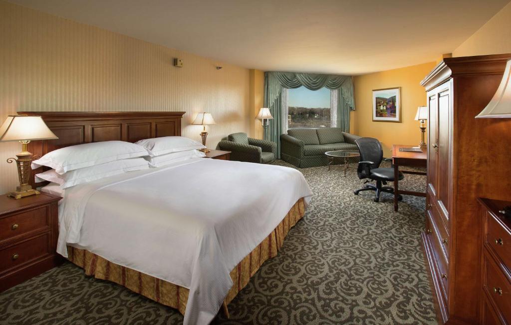 DoubleTree by Hilton Lisle Naperville photo