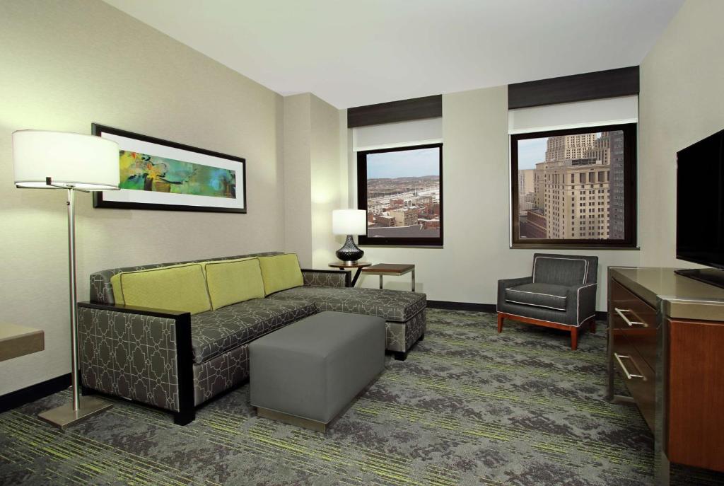 Embassy Suites by Hilton Pittsburgh Downtown photo