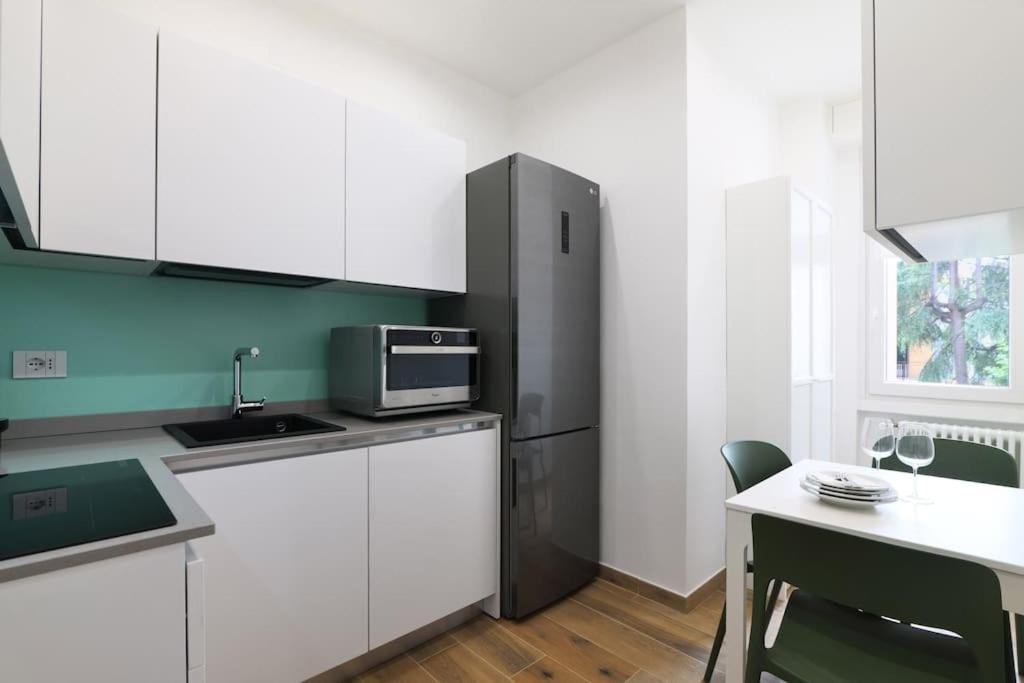 Contempora - Modern and Quiet One Bedroom Apartment Near the M4 - 2