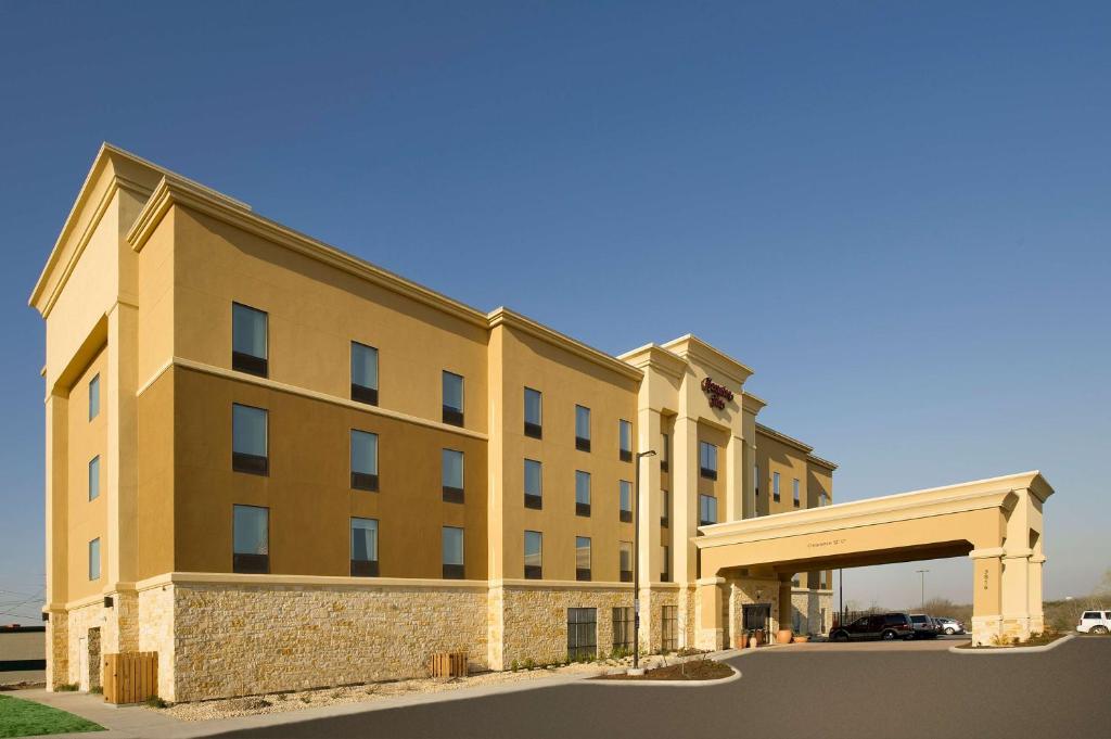 Hampton Inn Temple photo