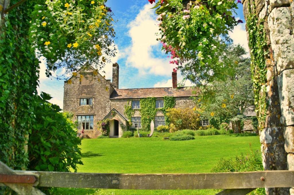 Ash Barton - Big Party House, No Curfew!, Wrafton