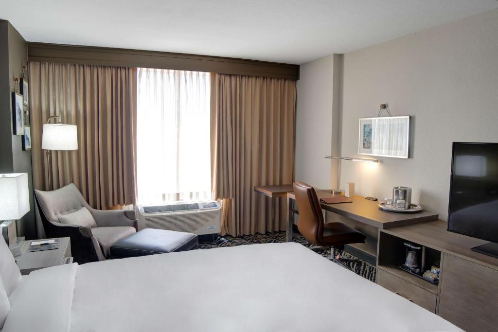 DoubleTree by Hilton Harrisonburg photo