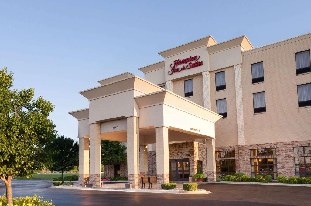 Hampton Inn & Suites Addison photo