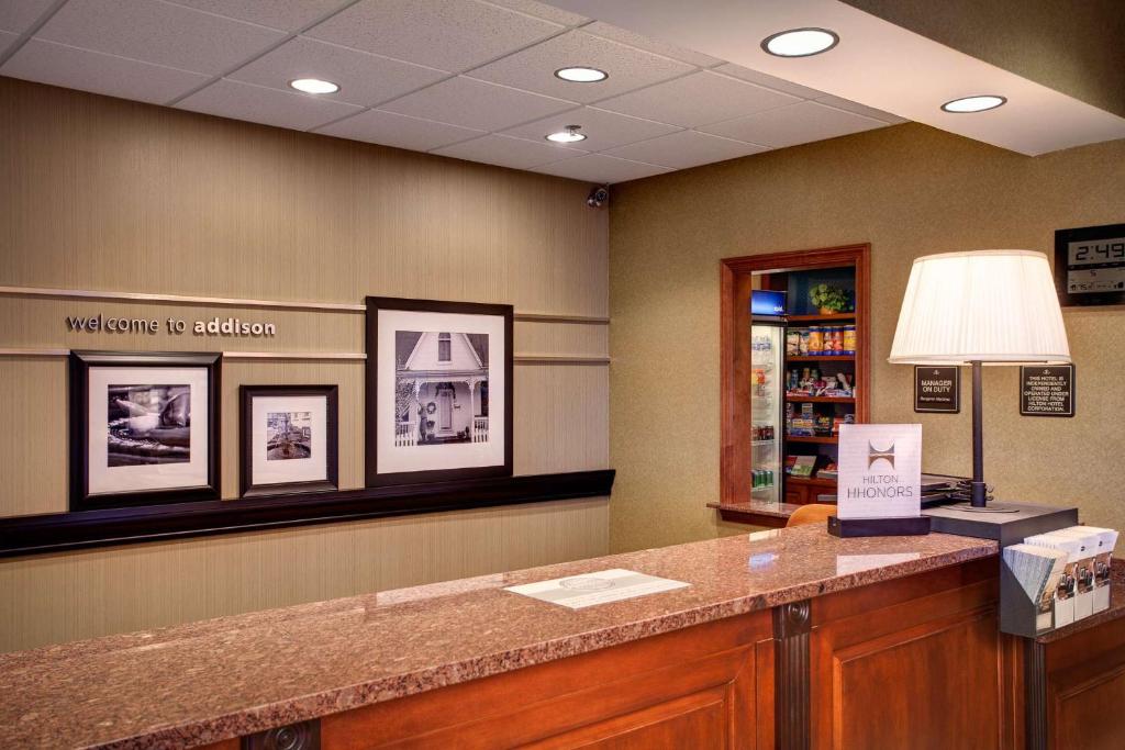 Hampton Inn & Suites Addison photo
