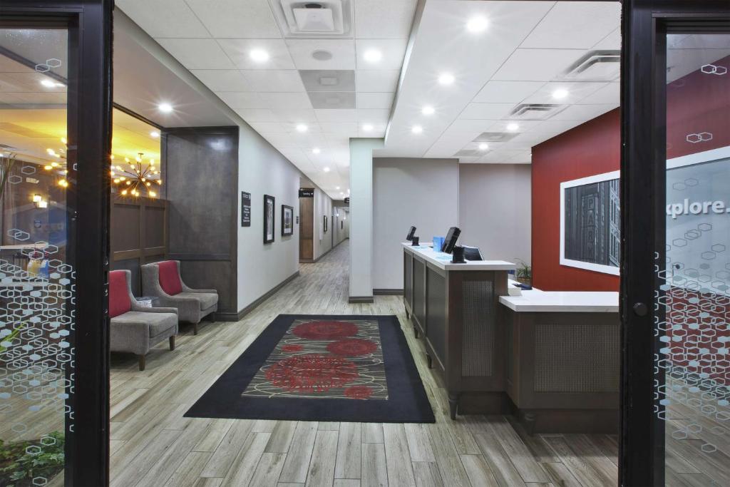 Hampton Inn by Hilton Detroit Dearborn photo