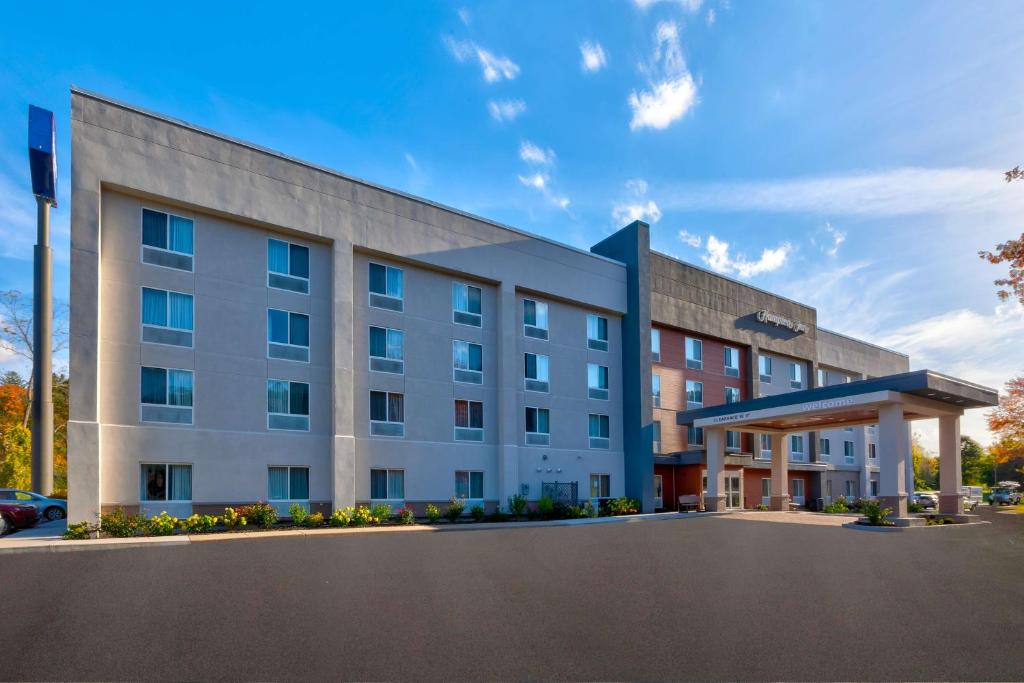 Hampton Inn Waterbury photo