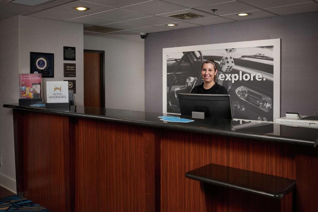 Hampton Inn Youngstown-West I-80 photo