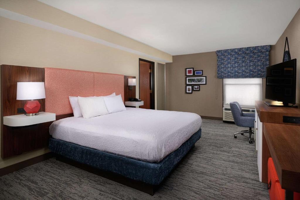 Hampton Inn Youngstown-West I-80 photo