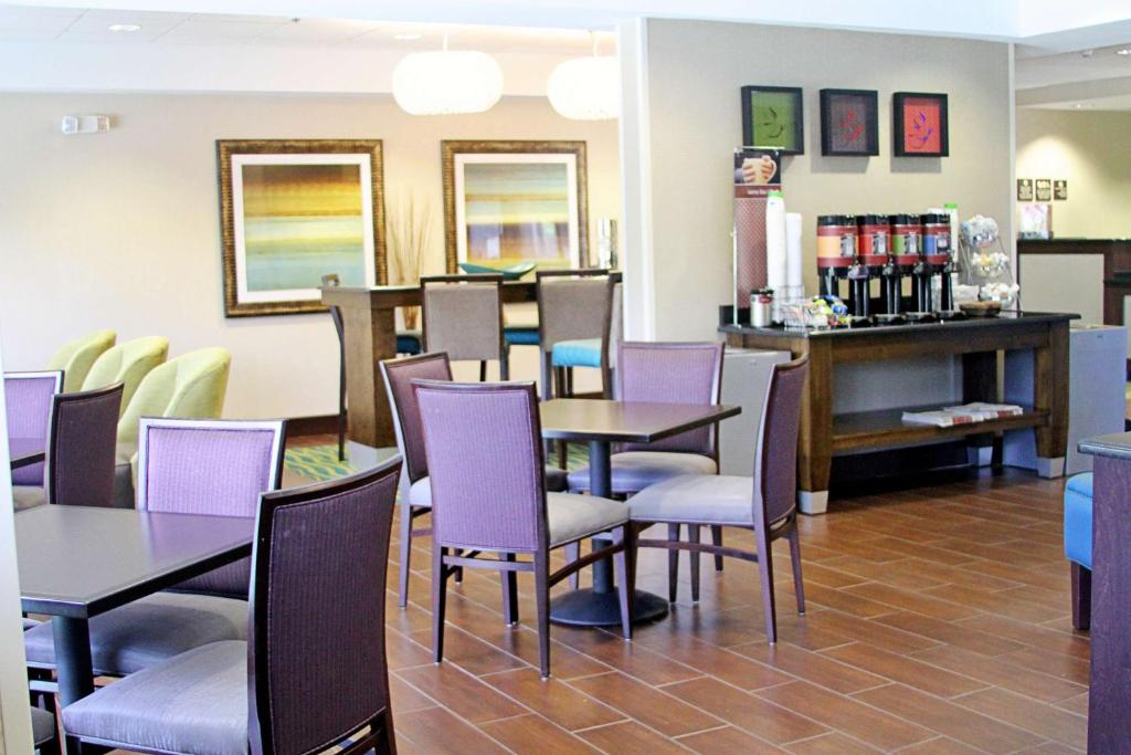 Hampton Inn Tampa/Rocky Point-Airport photo