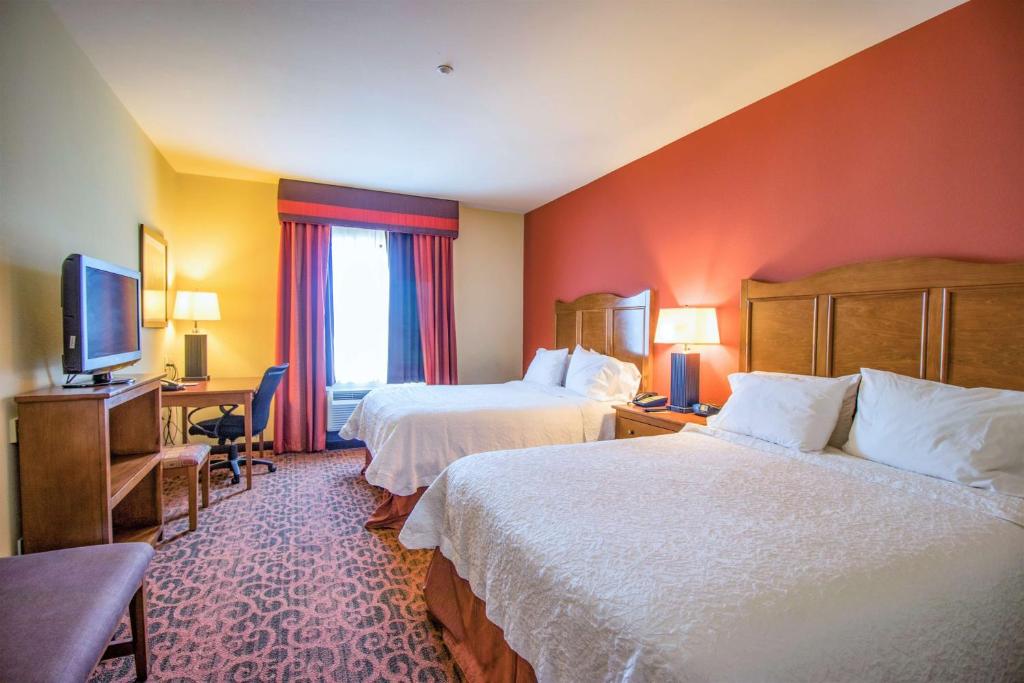 Hampton Inn & Suites Bastrop photo
