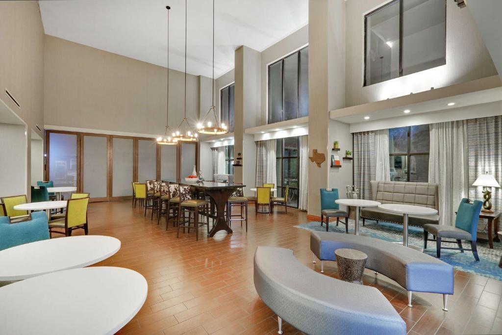 Hampton Inn & Suites Childress photo