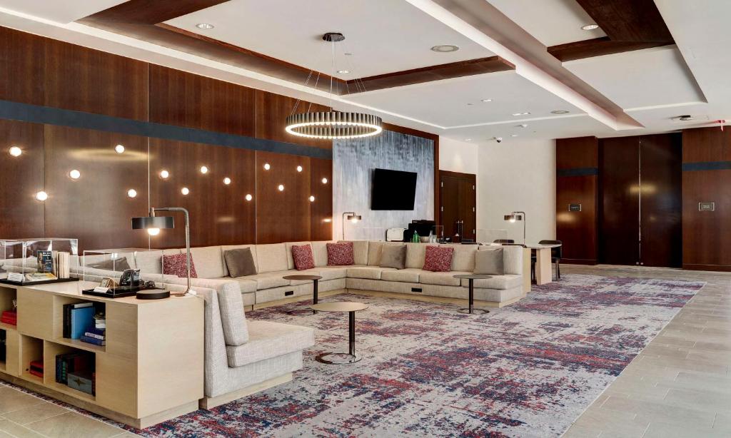 Hilton University of Houston Hotel