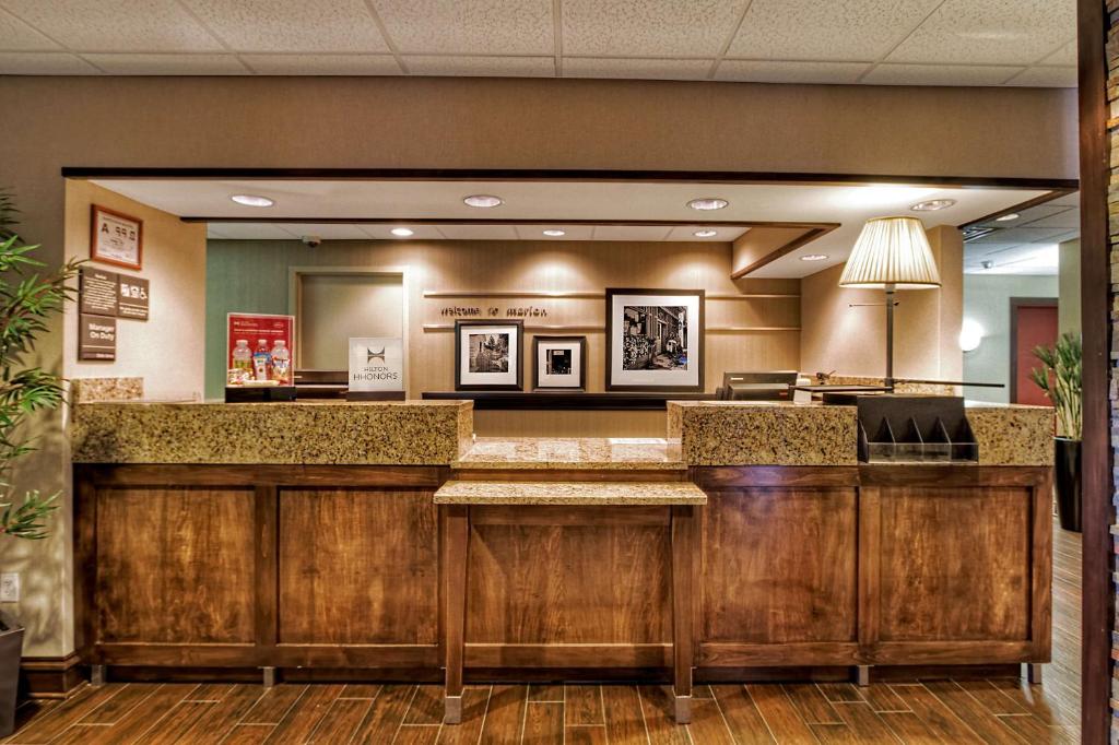 Hampton Inn Marion photo