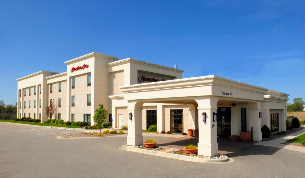Hampton Inn Tomah photo