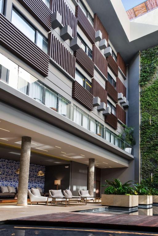 The Fives Downtown Hotel & Residences, Curio Collection by Hilton - 2