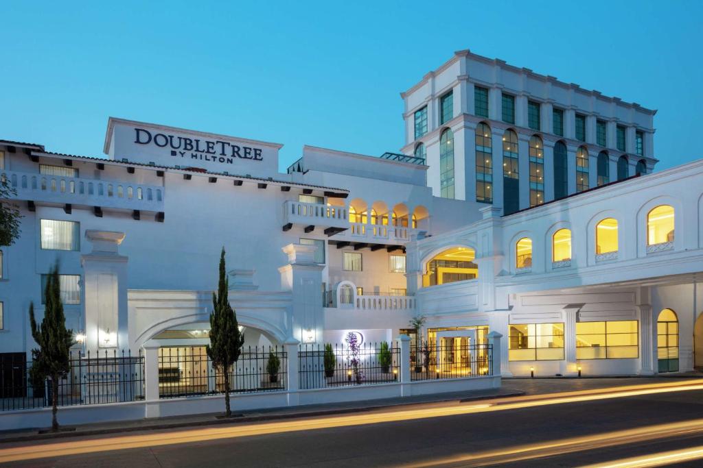 DoubleTree by Hilton Toluca photo