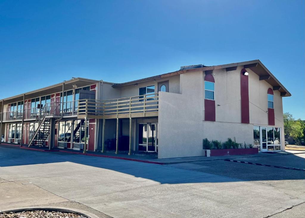 EZ Travel Inn College Station photo