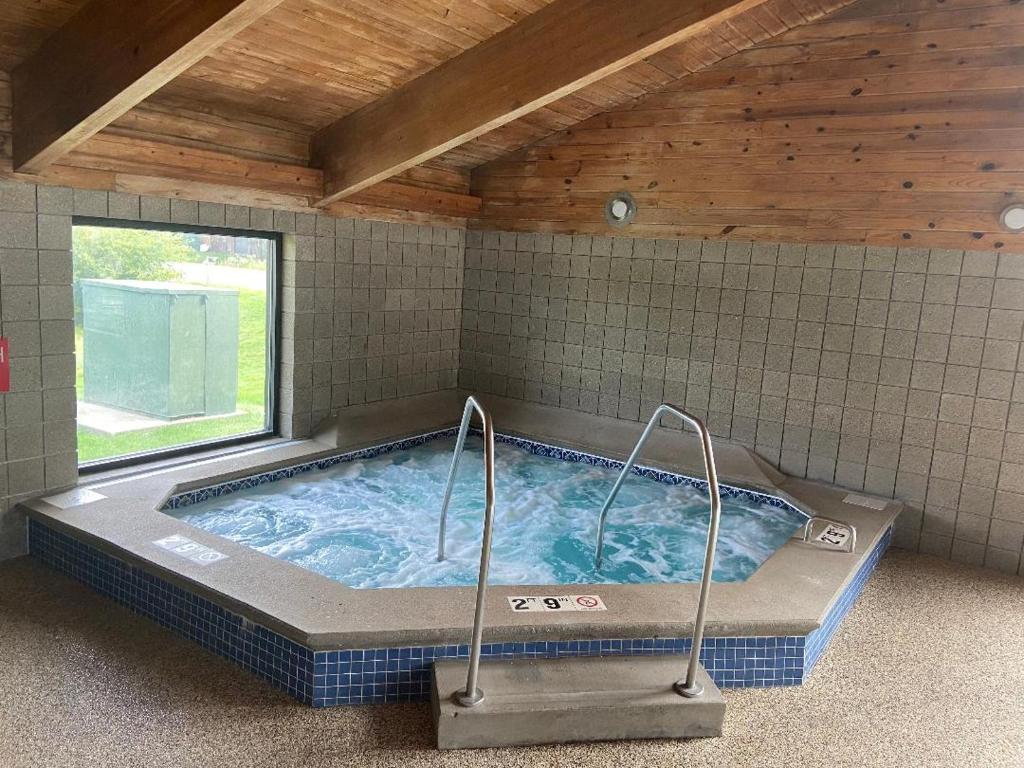 Hot tub