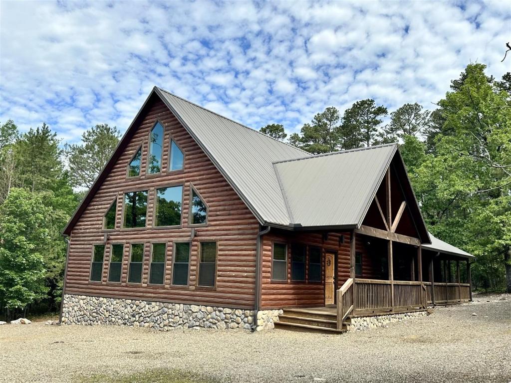 Secluded Broken Bow Cabin with Firepit and Deck! (OK) reviews, prices