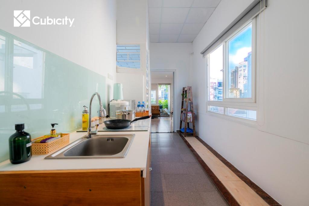 Cubicity Metro House