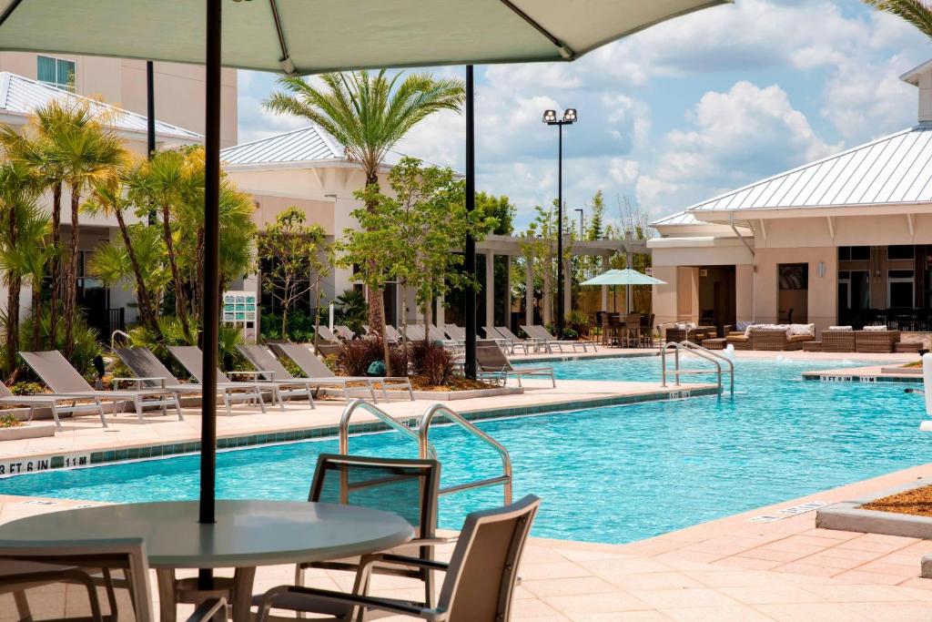 Swimming pool