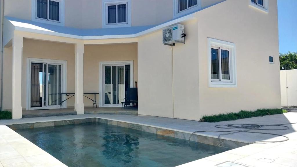 Villamandas, Grand Bay