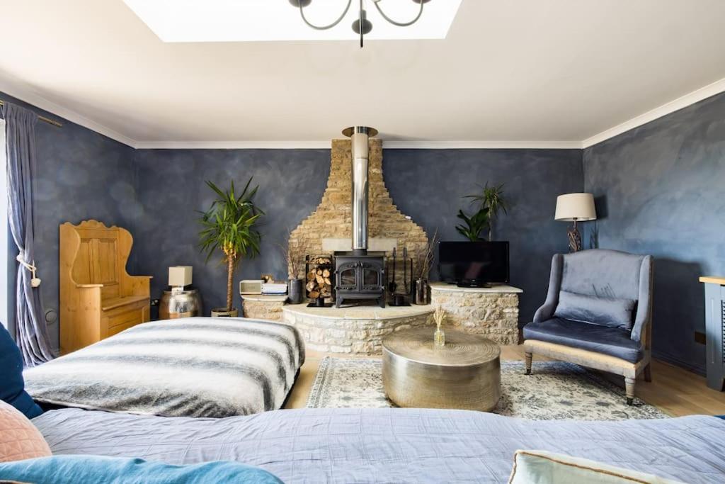 Luxurious Complex: 2 barns together edge of Frome, Frome