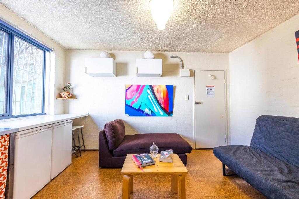 The Reid - Simple Artsy Studio by Rose St Markets, Melbourne