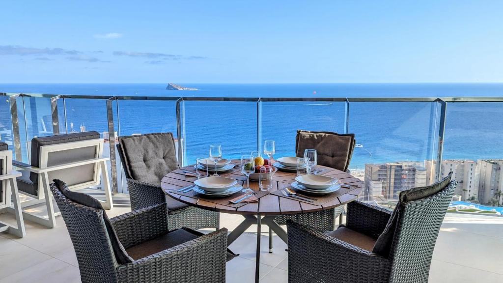 SUNSET WAVES WoW apartment, Benidorm