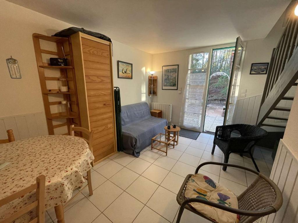Charmante Maison 3 Pièces avec Piscines Chauffées, Terrasse et Jardin, à 300m de la Plage des Demoiselles - FR-1-224C-266 - 2
