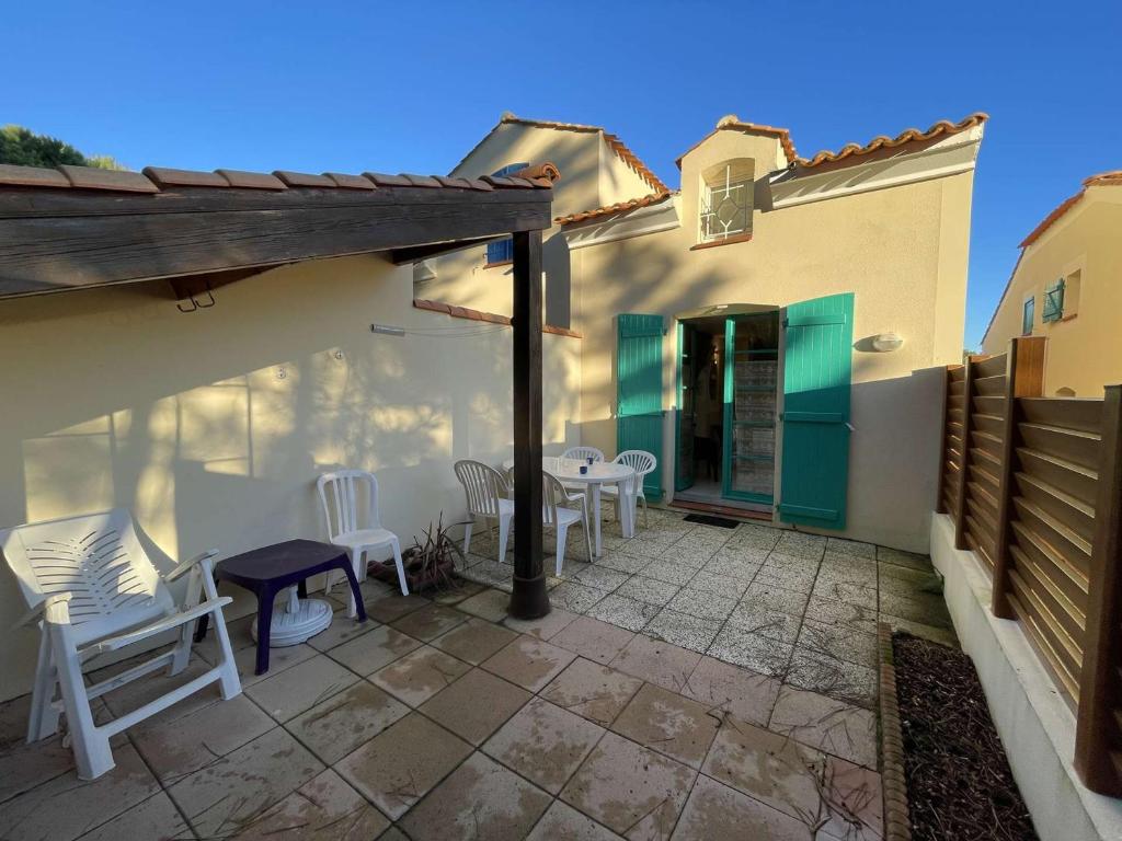 Charmante Maison 3 Pièces avec Piscines Chauffées, Terrasse et Jardin, à 300m de la Plage des Demoiselles - FR-1-224C-266 - 5