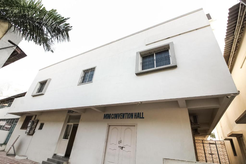 OYO Flagship Cosmopolitan Cultural Centre — Hotel in Kurnool