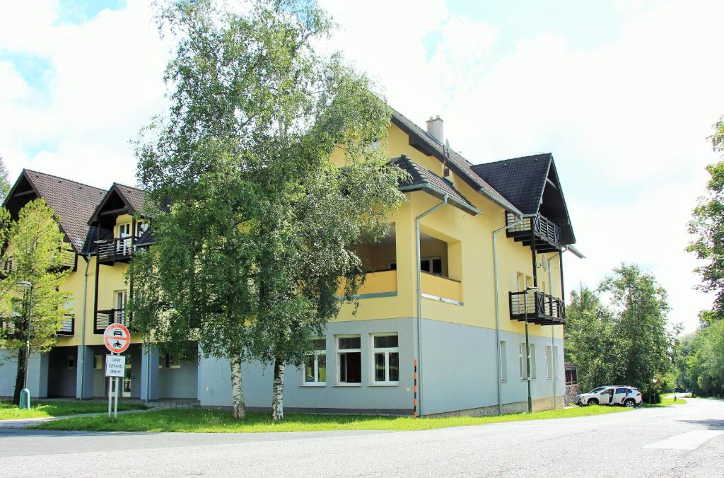 Apartman Horsky Vyhlad — Hotel in Tatranska Lomnica