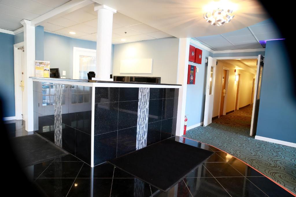 Lakeside Inn Photo 23