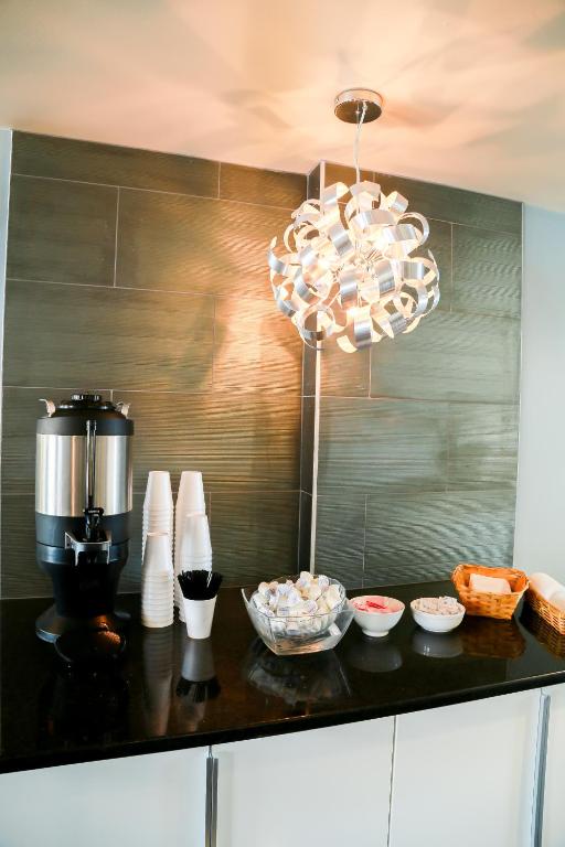 Lakeside Inn Photo 27