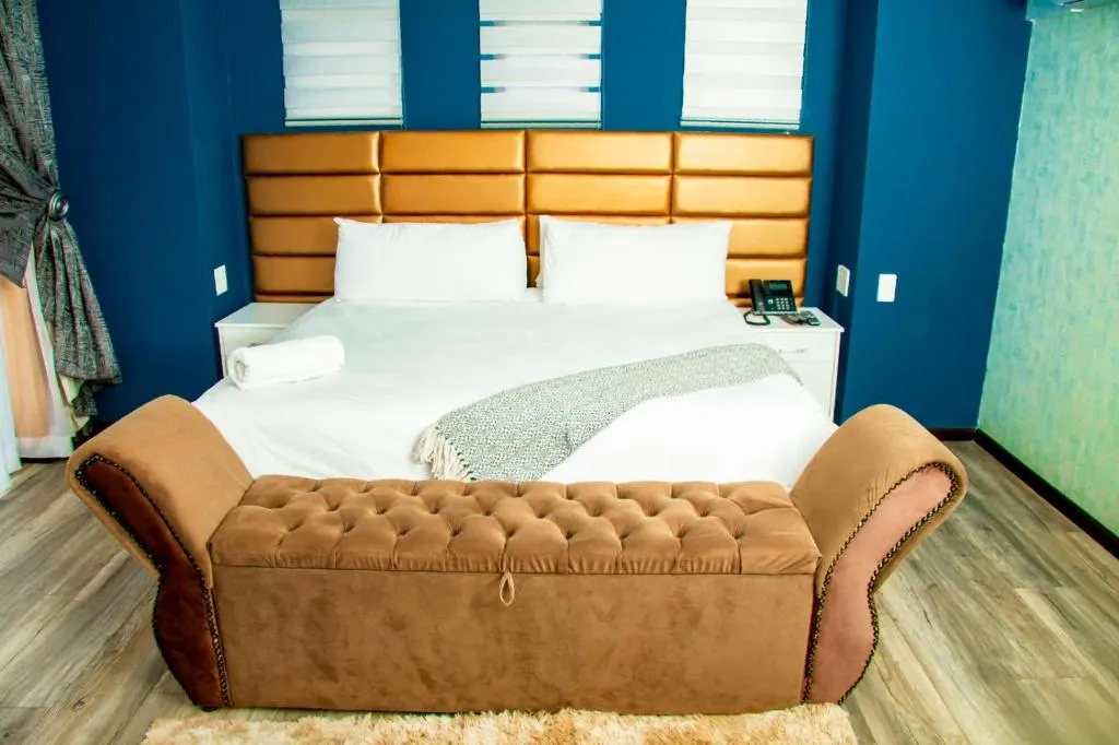 Kliprivier Guest House, hotel in Tokoza