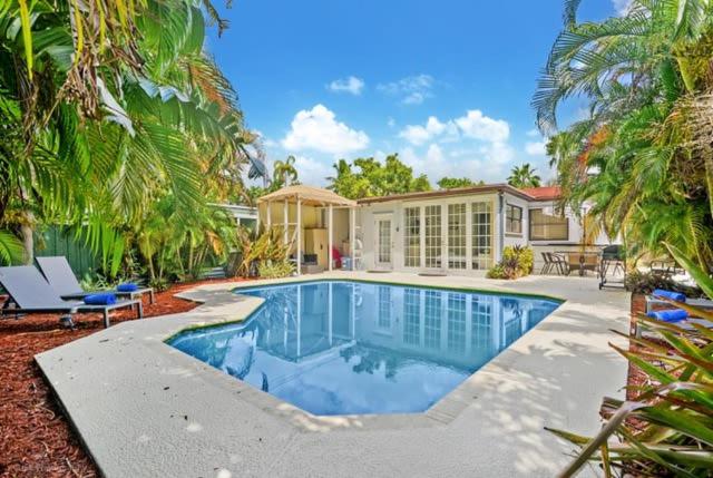 Cozy 3 BDR House with Pool in Dania Beach